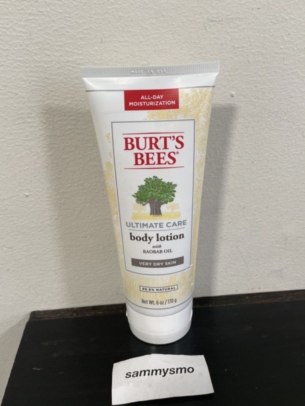 BURT'S BEES ULTIMATE CARE BODY LOTION WITH BAOBAB OIL 6 oz. READ DISCRIPION